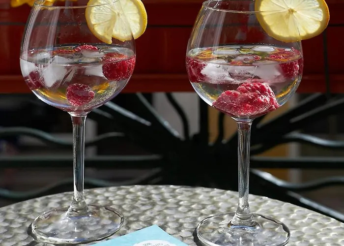 & Spacious 3bd In Apartment *